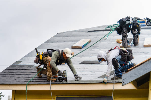 Professional Roofing technician working in Kesley, IA
